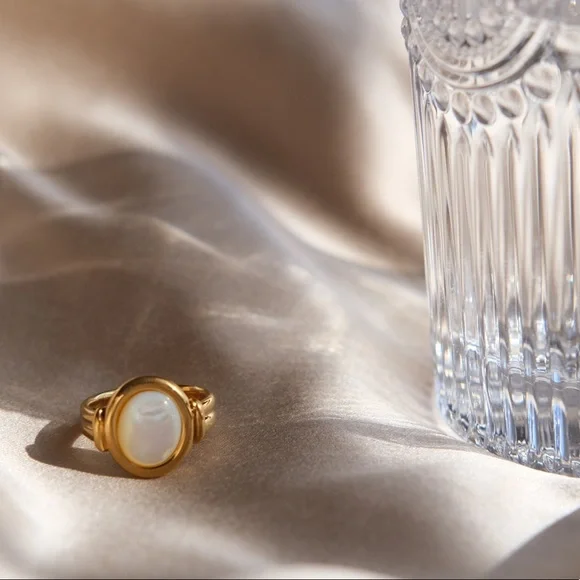 18K Gold Plated Mother of pearl tag Ring - Picture 9 of 9